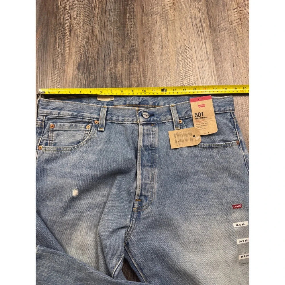 Levis 501 Original Fit Distressed Light Wash Straight Leg Jeans 36x30 005013612